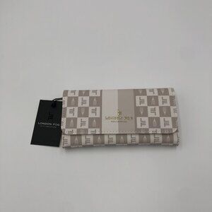 London Fog Signature Women Flap Wallet White & Beige NWT Classy Chic Accessory‎